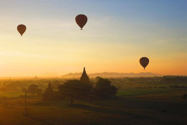 Bagan sunrise balloons